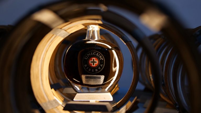 kihívás megoldva több anyagból készült display